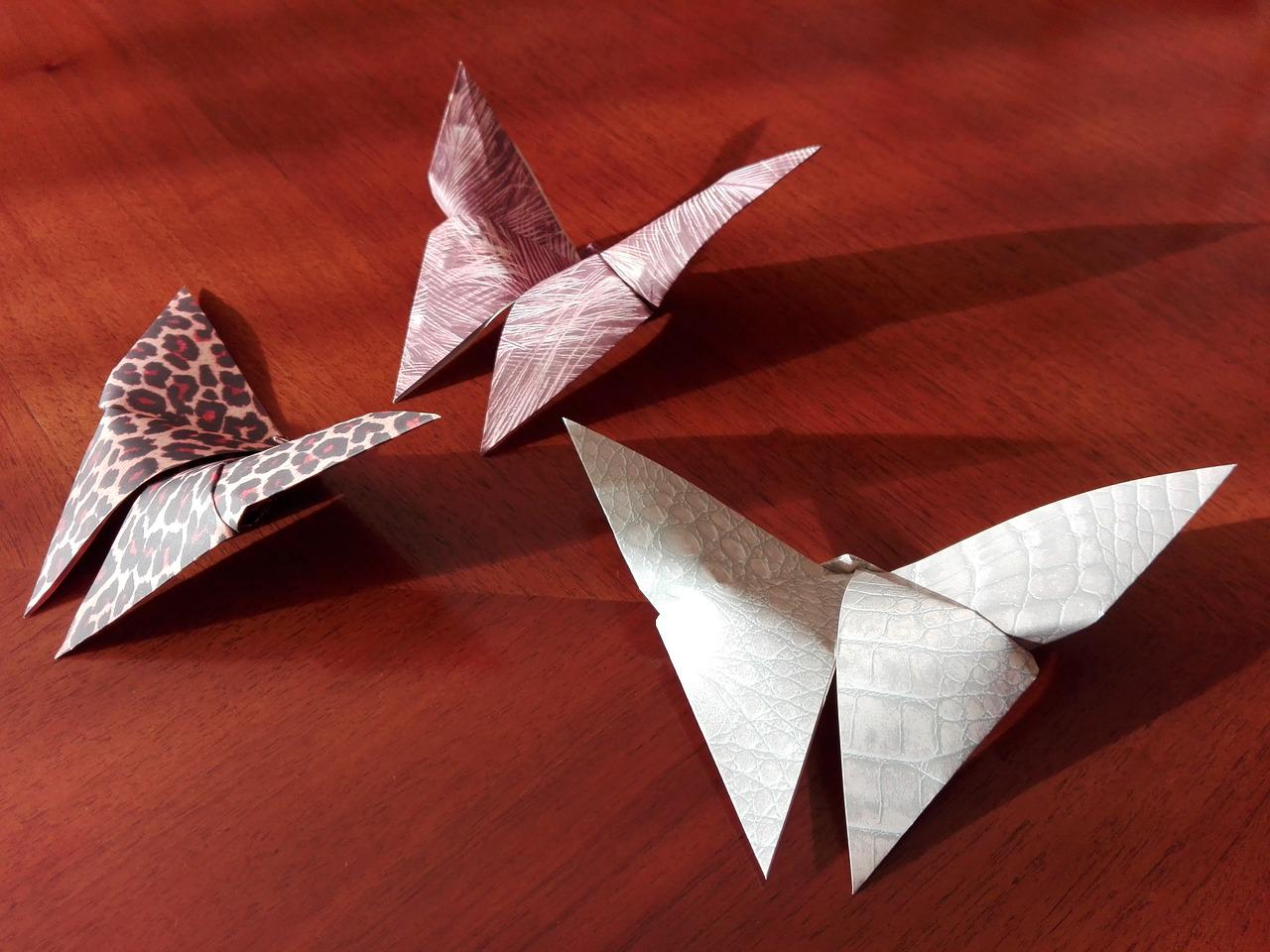 membuat kerajinan, origami kupu-kupu