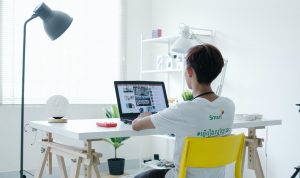 mengatur ruang kerja di rumah