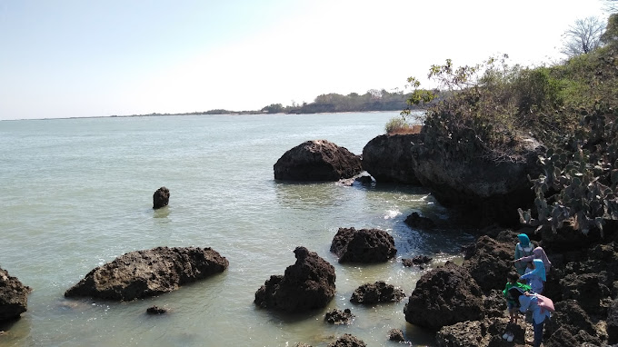 Pantai Jumiang, Pamekasan