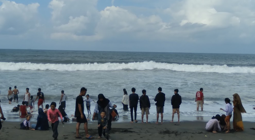 Pantai wisata Pantai Kenoyojayan kebumen