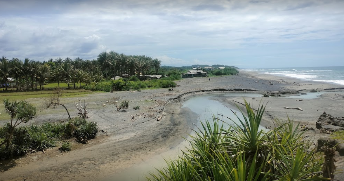 Pantai Lugina