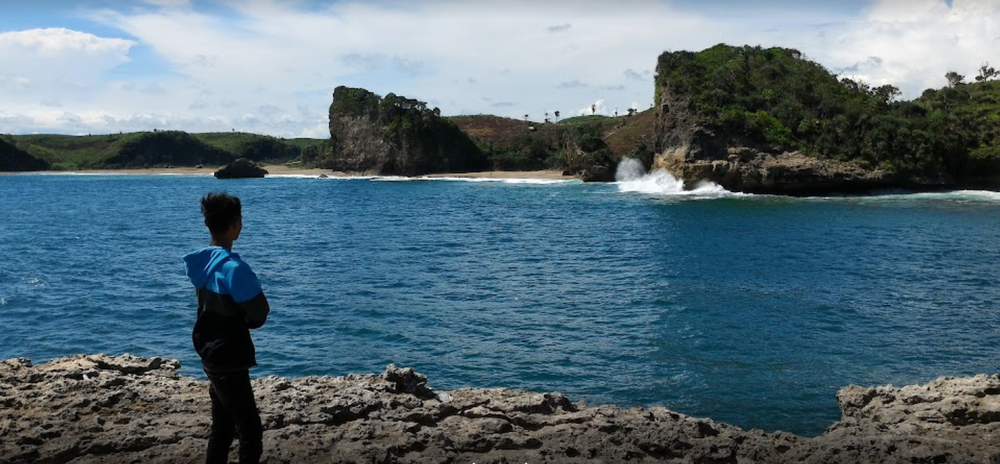 Pantai Ngloncor blitar