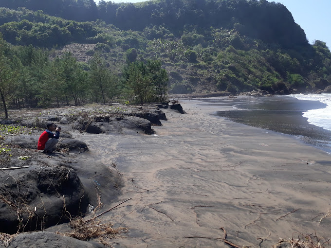 Pantai Pasur blitar