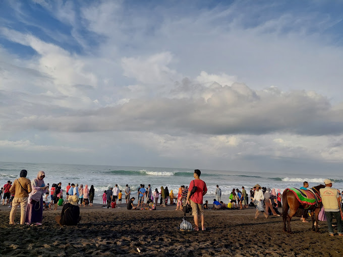 Pantai wisata Pantai Setrojenar kebumen 