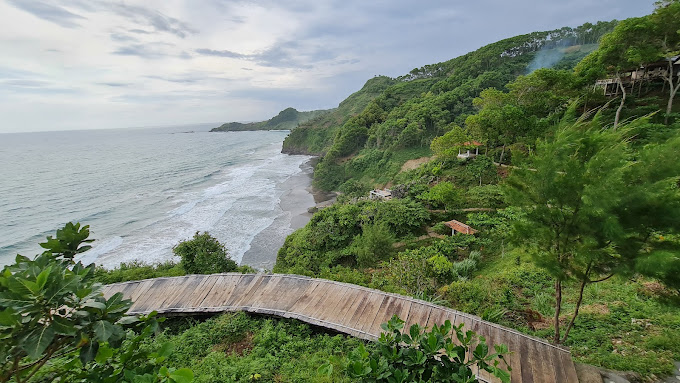 Pantai wisata Pantai Surumanis kebumen