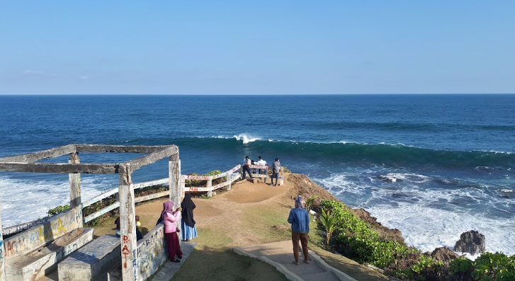 Pantai Karang Tawulan