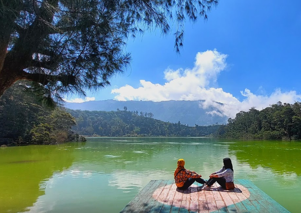 Curug SiraweTelaga WarnaTelaga Warna