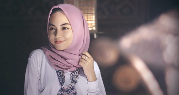 9 Rekomendasi Merk Kerudung Segi Empat